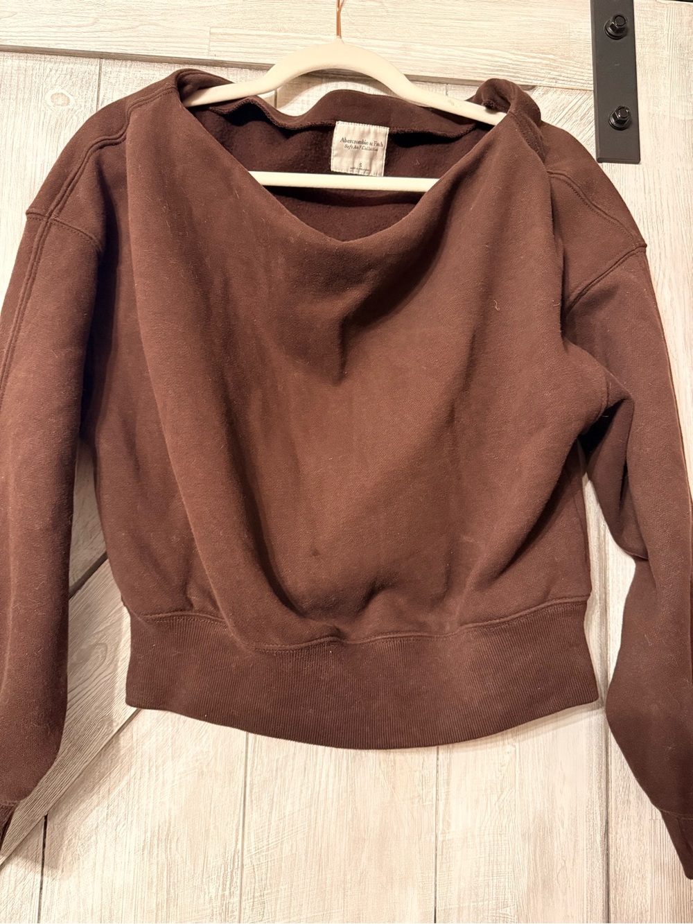 Abercrombie & Fitch Off-the-Shoulder Brown Pullover Sweater